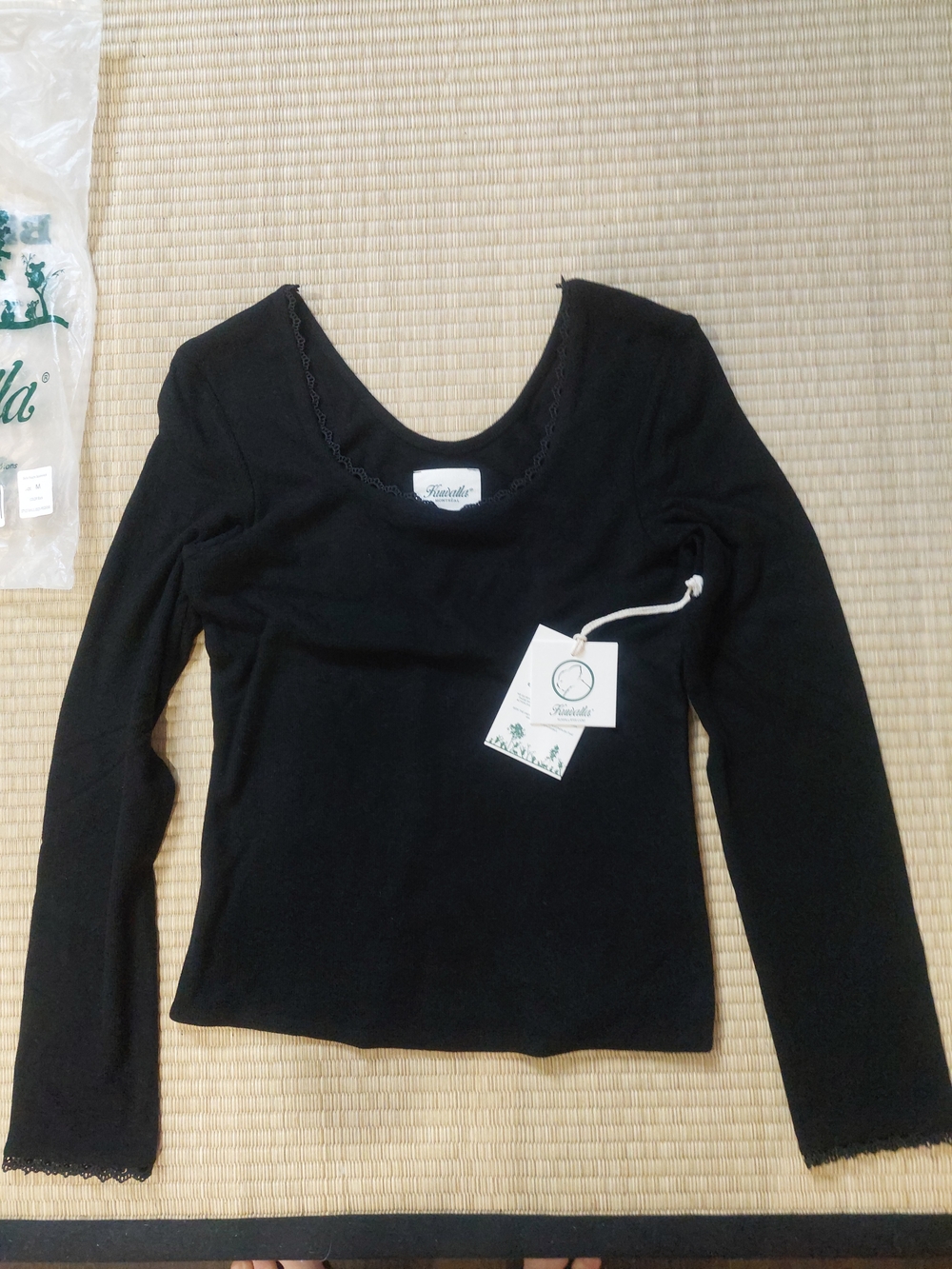 Black Long-Sleeve Scoop Neck Tee
